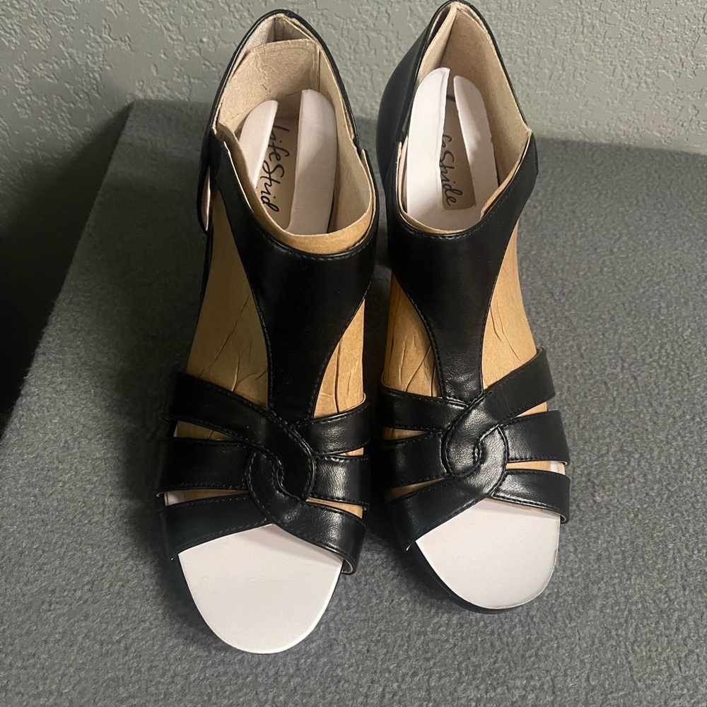 Brand new Women’s heels size 10W